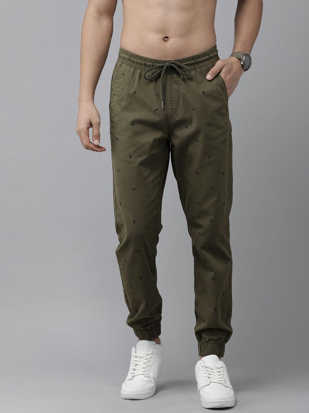 the-roadster-lifestyle-co.-men-pure-cotton-typography-printed-pleated-joggers-trousers