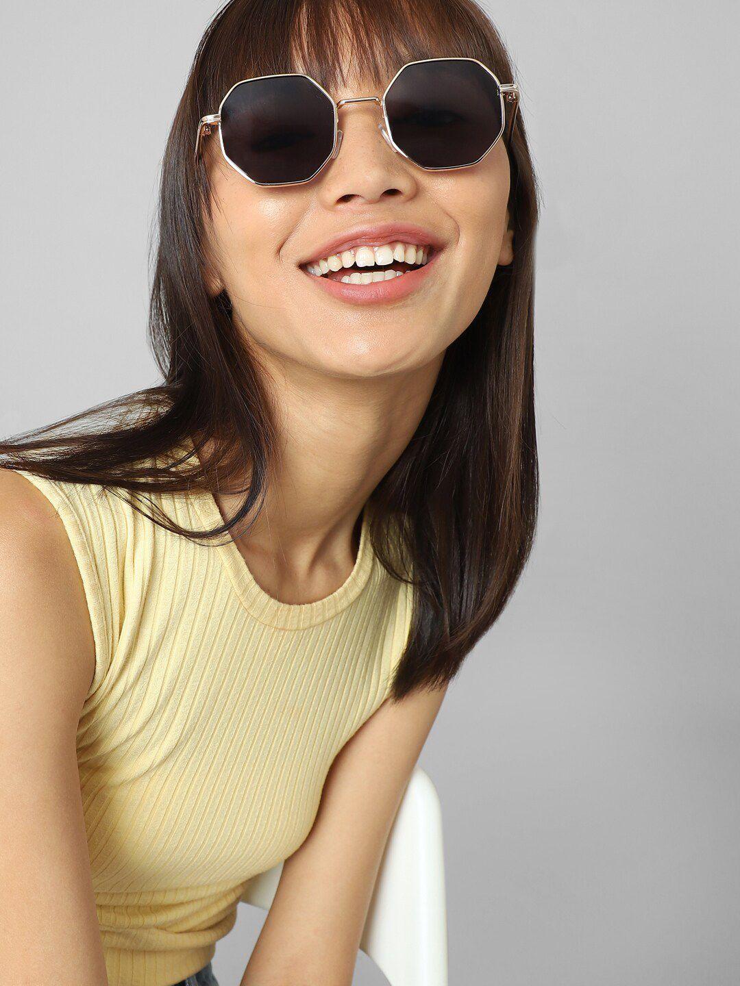 only-women-sunglasses-with-uv-protected-lens