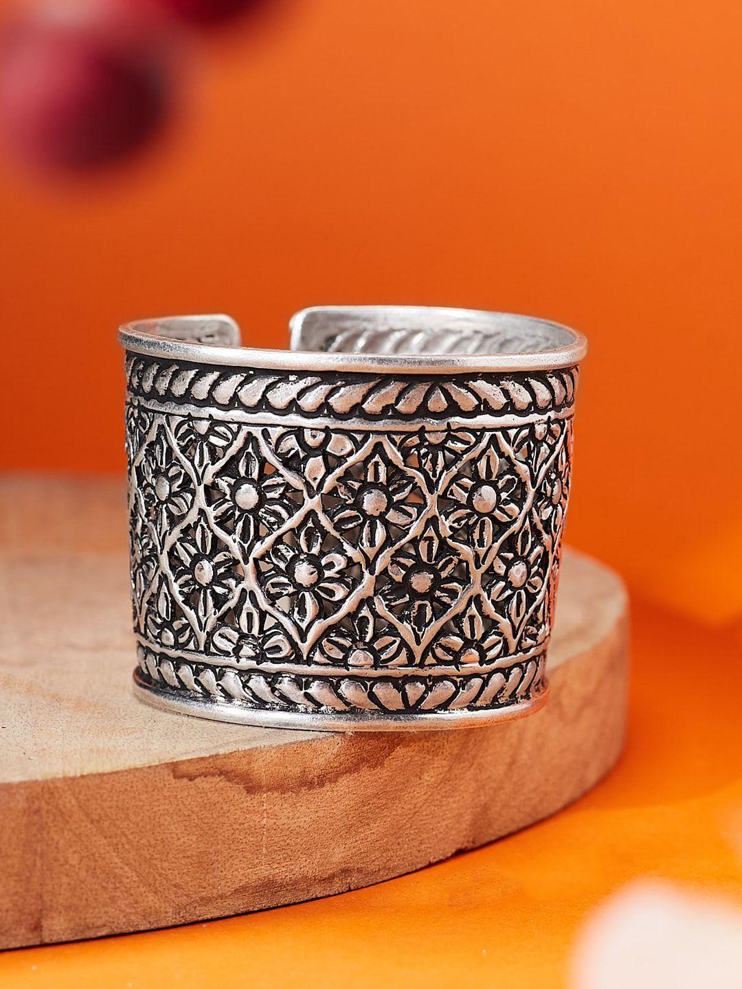 fabindia-silver-plated-textured-detail-bangle