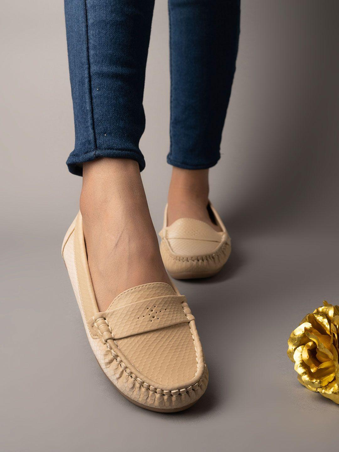 shoetopia-women-perforations-lightweight-loafers
