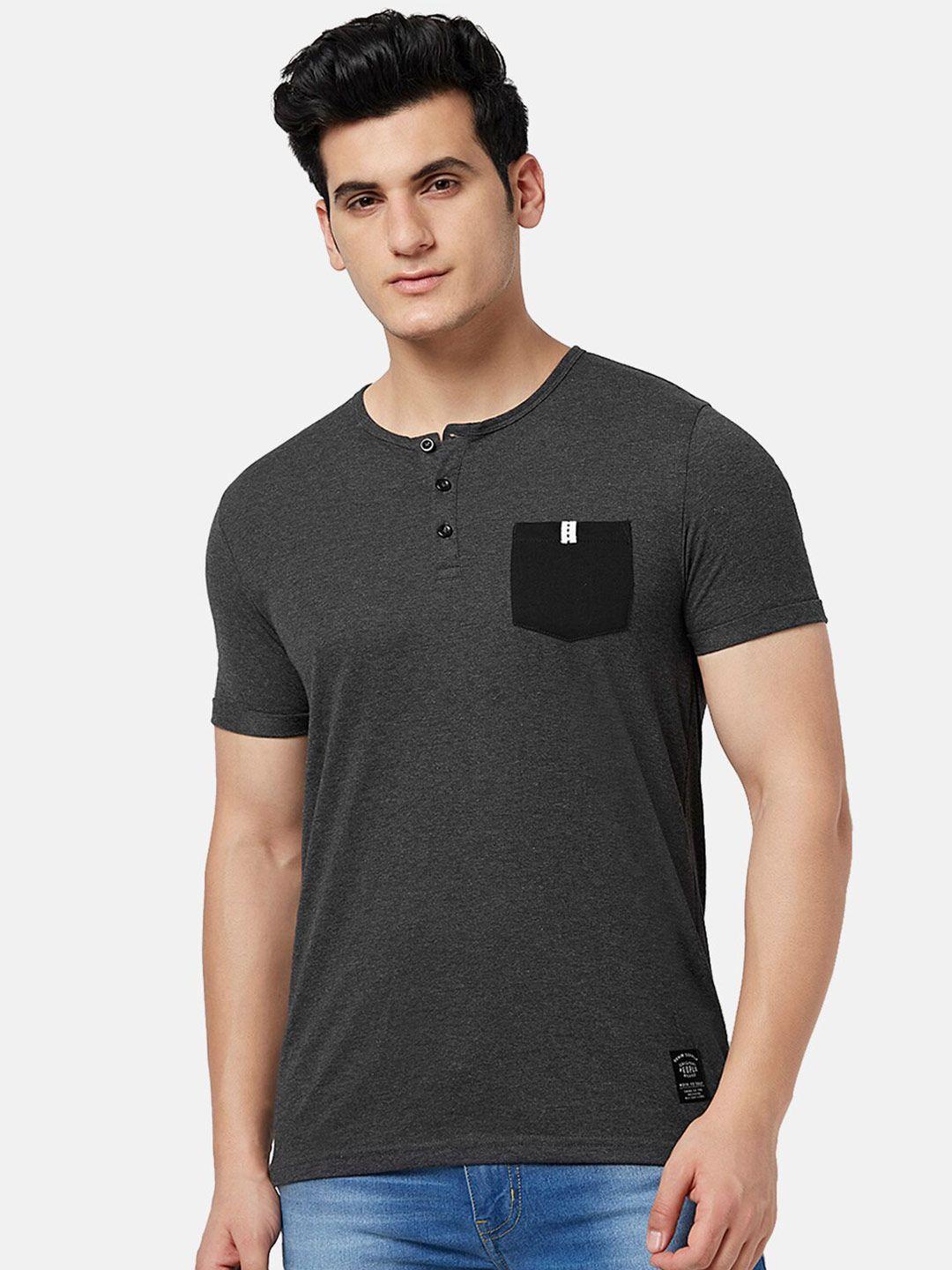 people-men-grey-melange-colourblocked-henley-neck-slim-fit-t-shirt