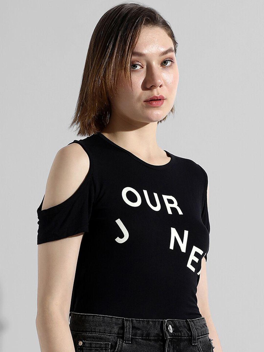 campus-sutra-typography-printed-cold-shoulder-sleeves-cotton-top