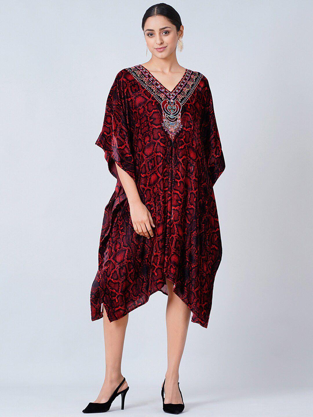 first-resort-by-ramola-bachchan-animal-printed-velvet-kaftan-dress