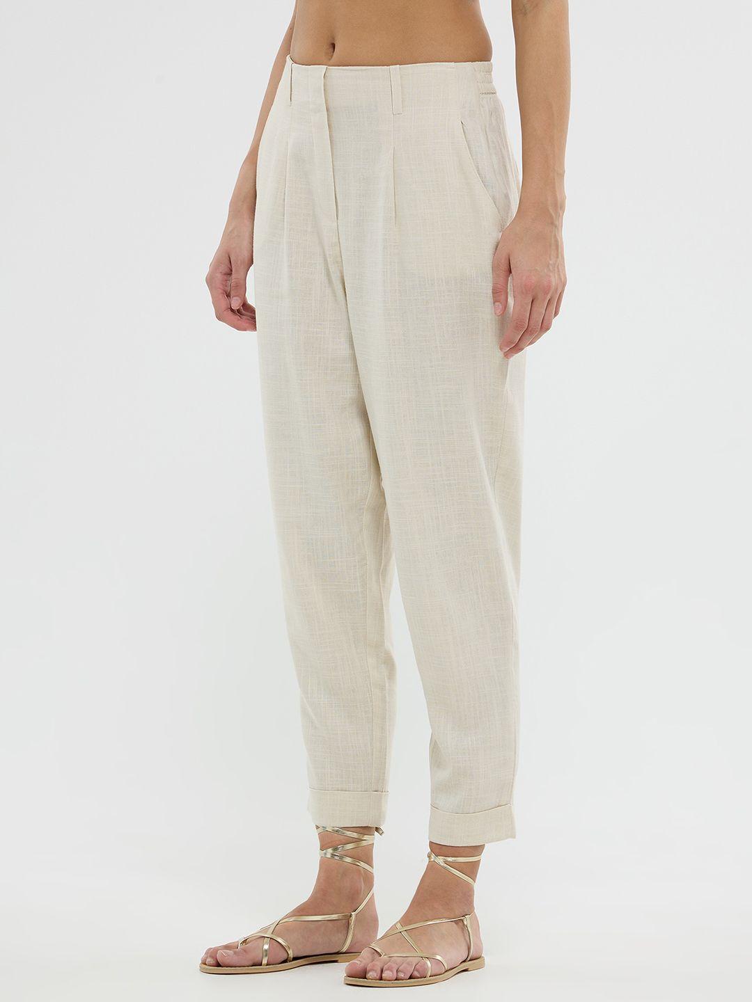 terranova-women-carrot-fit-high-rise-pleated-trousers