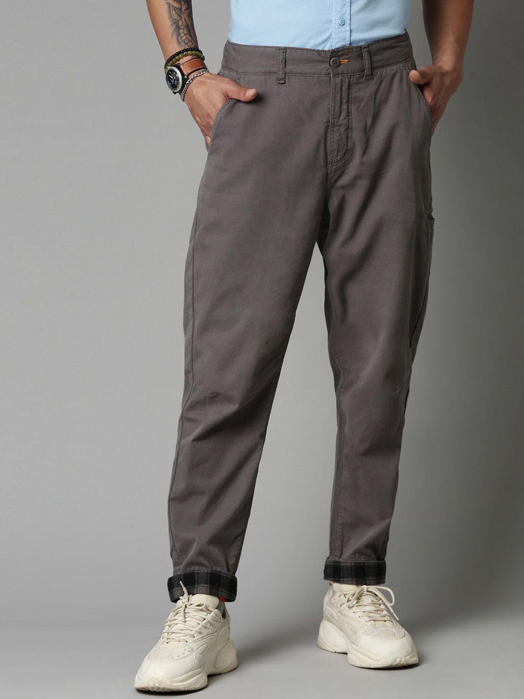 breakbounce-men-charcoal-carrot-fit-cotton-chinos-trousers