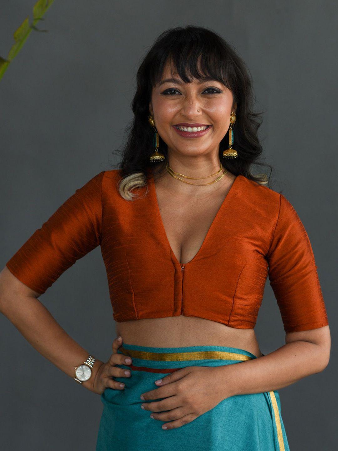 suta-v-neckline-saree-blouse