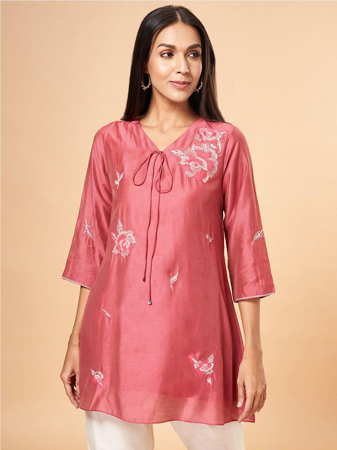 marigold-lane-floral-embroidered-v-neck-thread-work-kurti