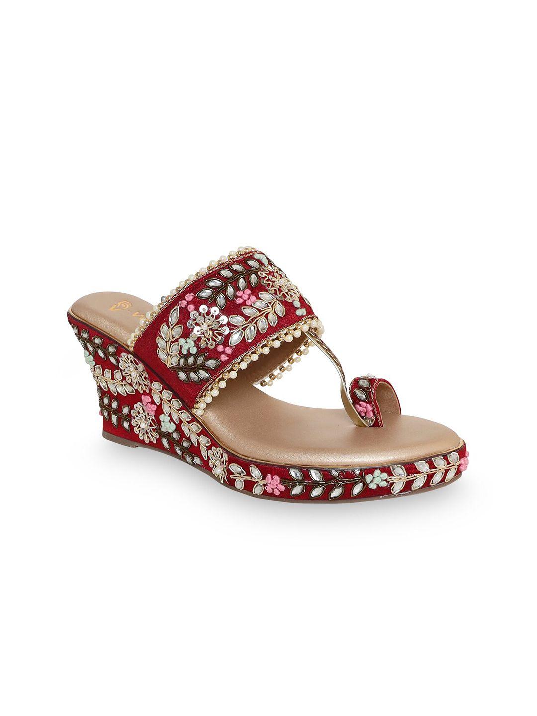 v-walk-embellished-ethnic-wedge-sandals