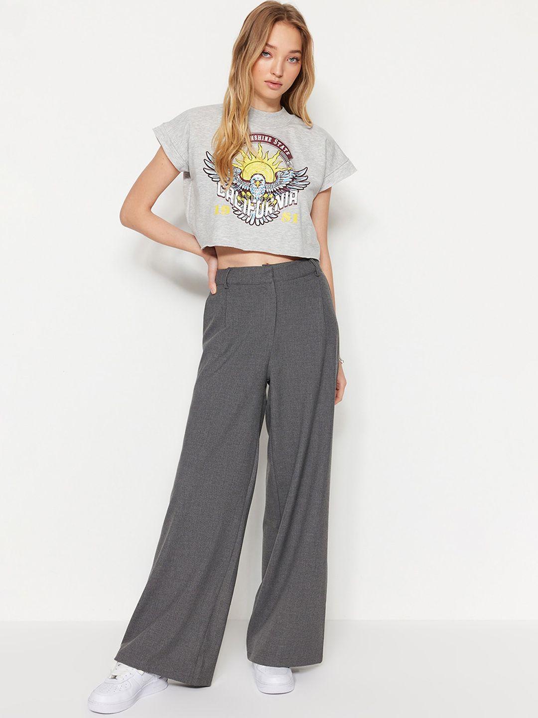 trendyol-women-mid-rise-pleated-parallel-trousers