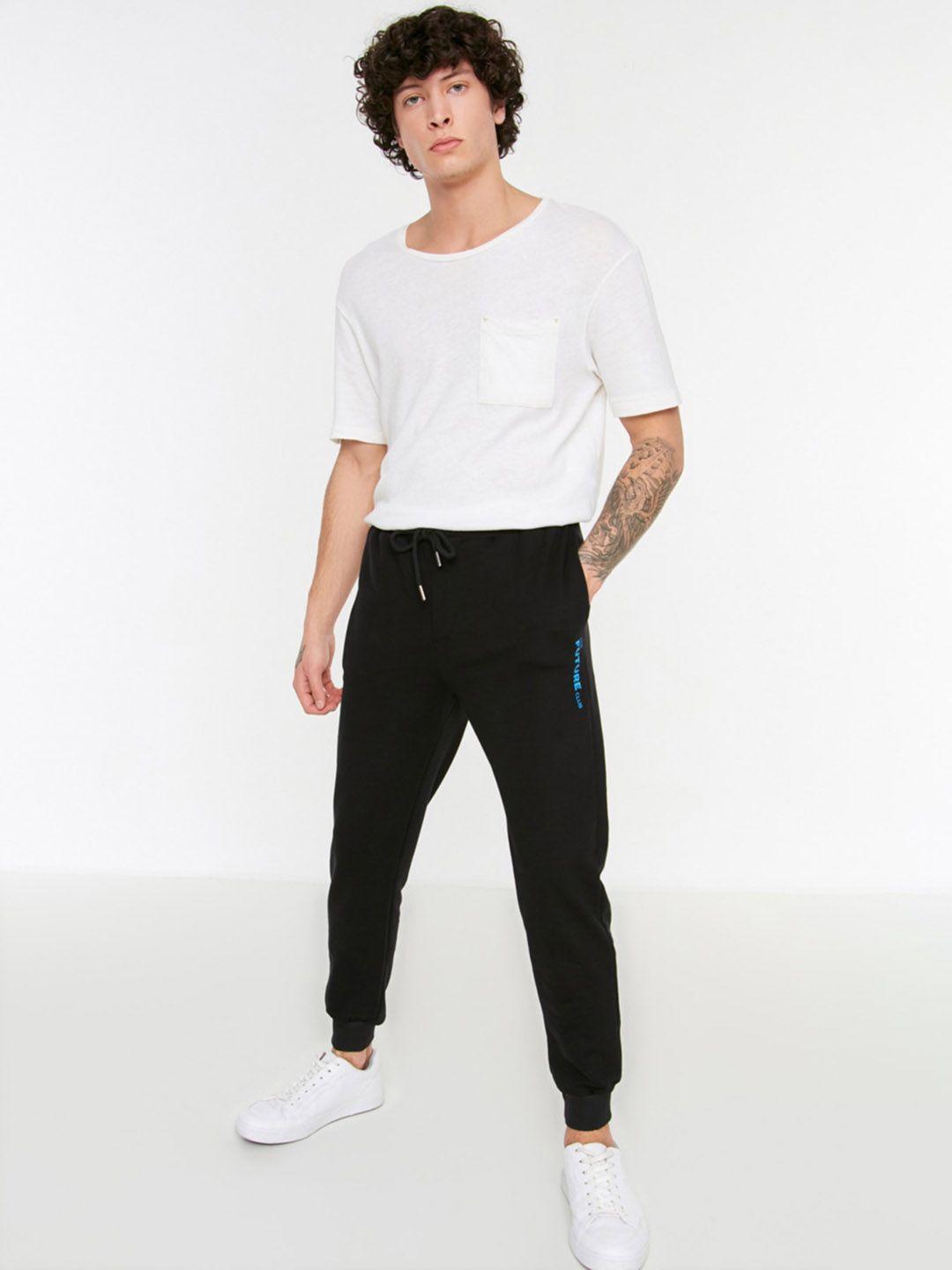 trendyol-men-mid-rise-casual-knitted-joggers