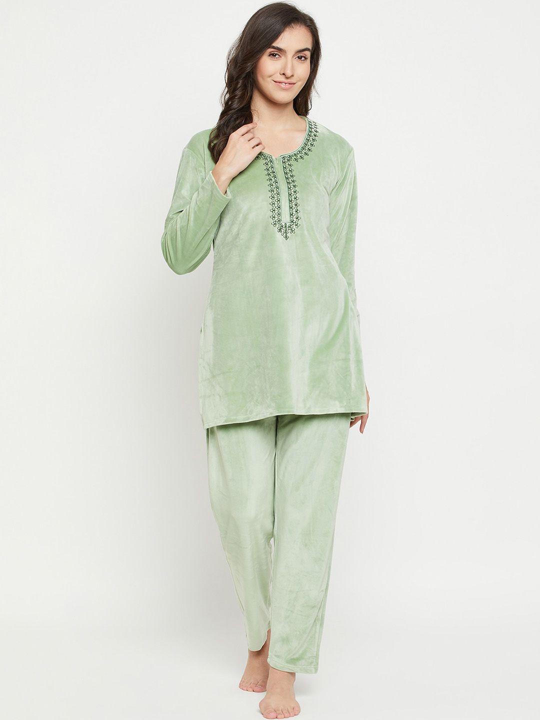 camey-floral-embroidered-round-neck-long-sleeves-velvet-kurti-&-pyjamas