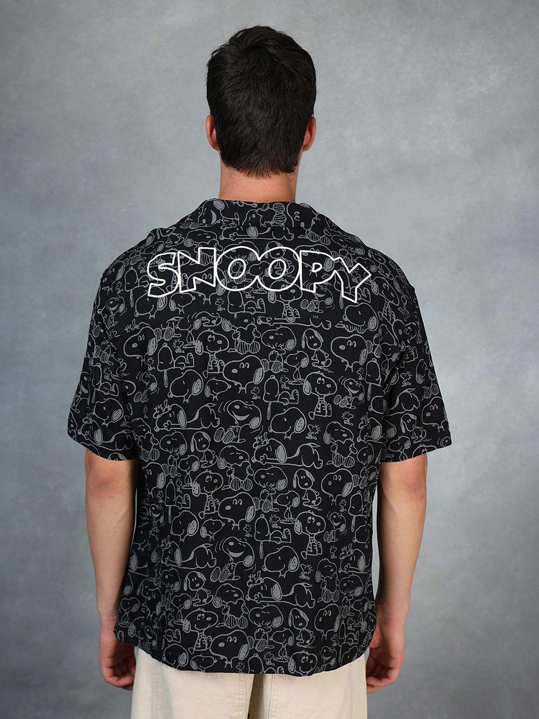 bewakoof-black-original-oversized-snoopy-printed-spread-collar-short-sleeves-casual-shirt