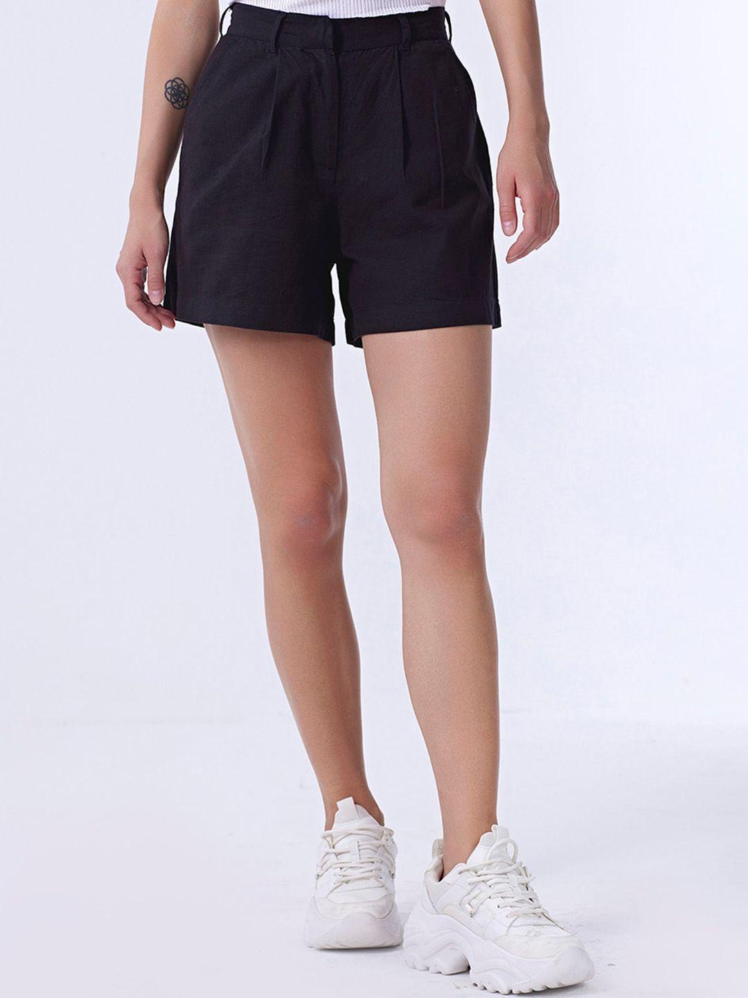cover-story-women-black-mid-rise-cotton-linen-shorts