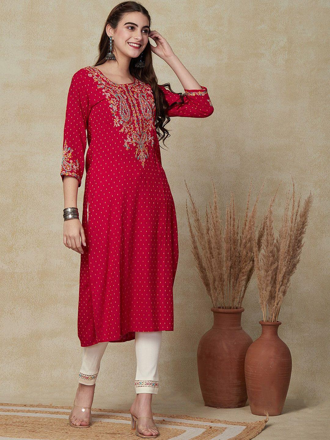 fashor-women-red-ethnic-motifs-embroidered-thread-work-dobby-kurta