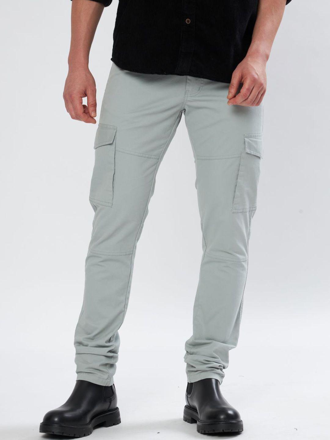 united-denim-men-grey-relaxed-cargos-trousers