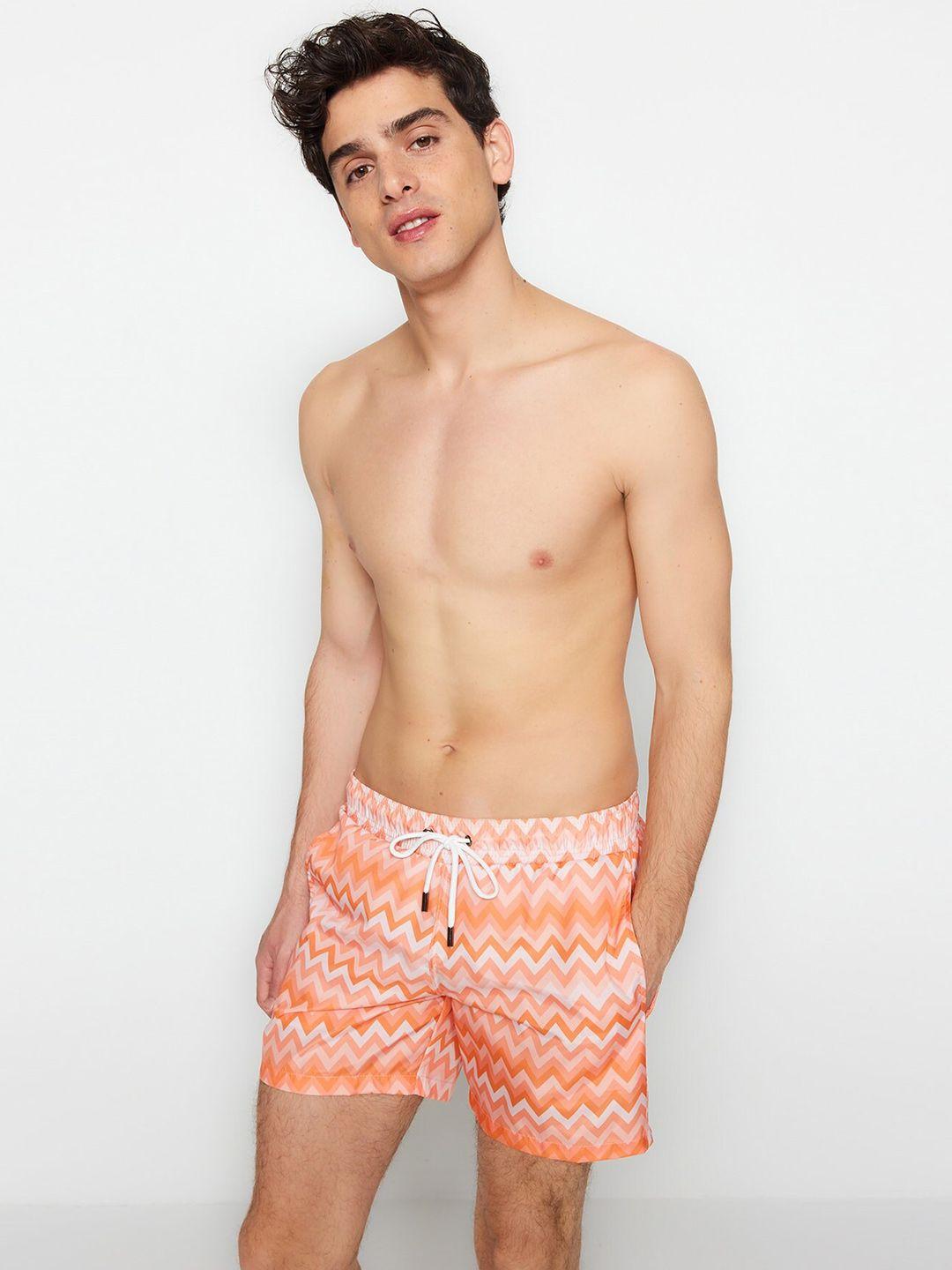 trendyol-men-geometric-printed-mid-rise-shorts