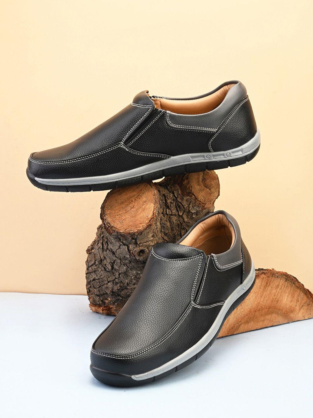 the-roadster-lifestyle-co.-men-black-lightweight-slip-on-casual-sneakers