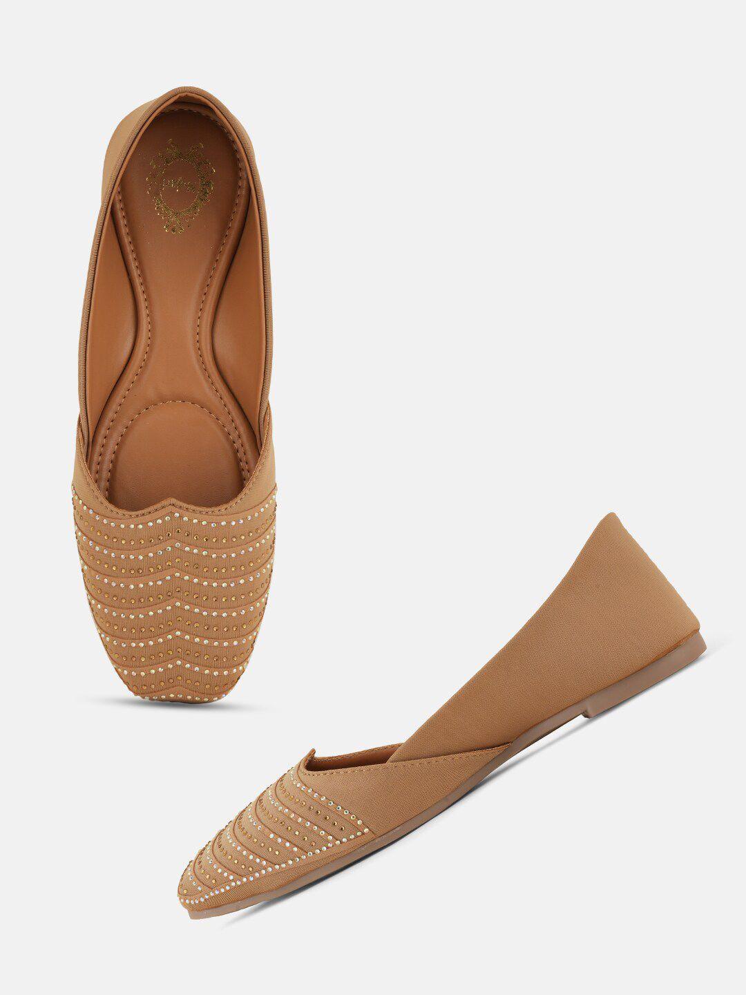 style-shoes-embellished-mojaris
