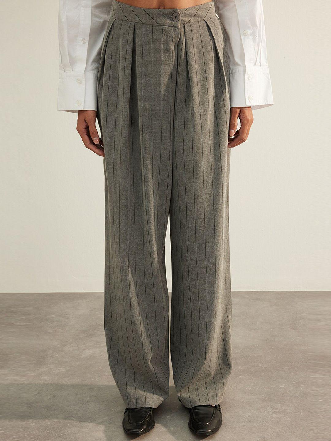 trendyol-women-mid-rise-striped-pleated-trousers