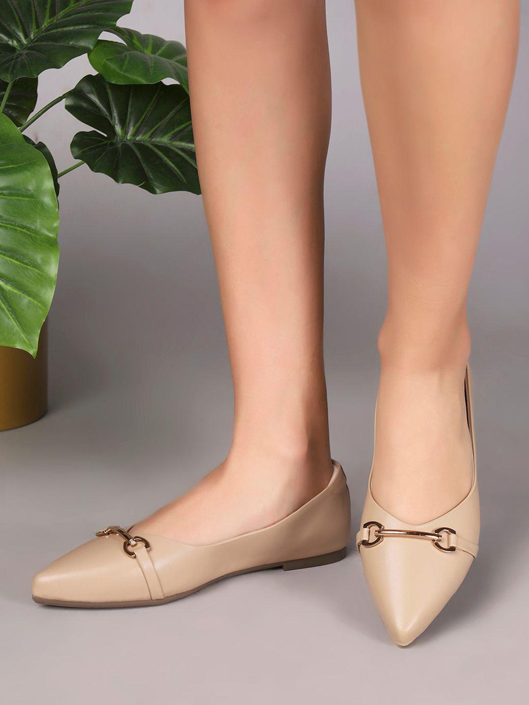 t.eleven-pointed-toe-ballerinas