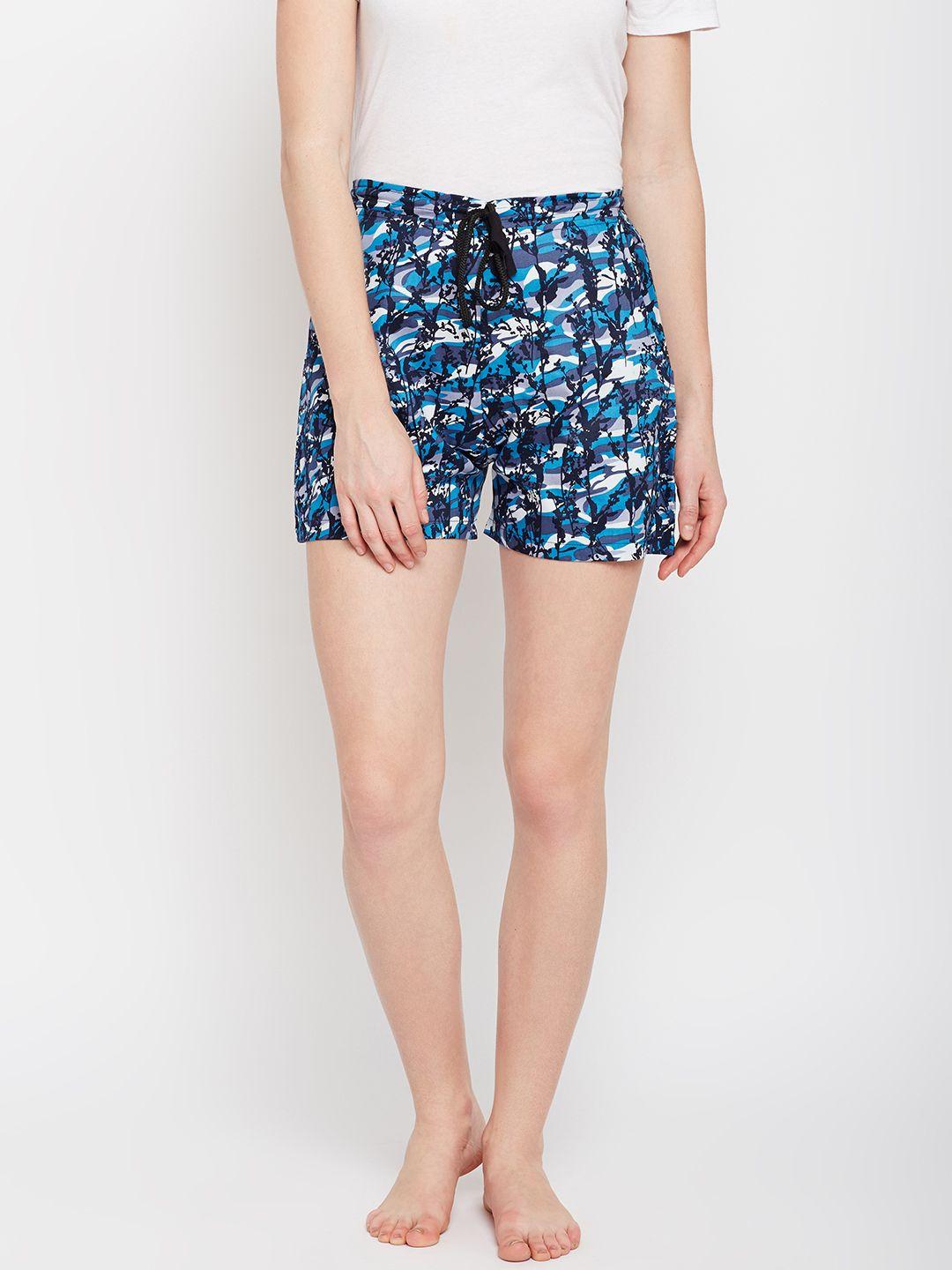 claura-women-white-&-blue-printed-lounge-shorts-02