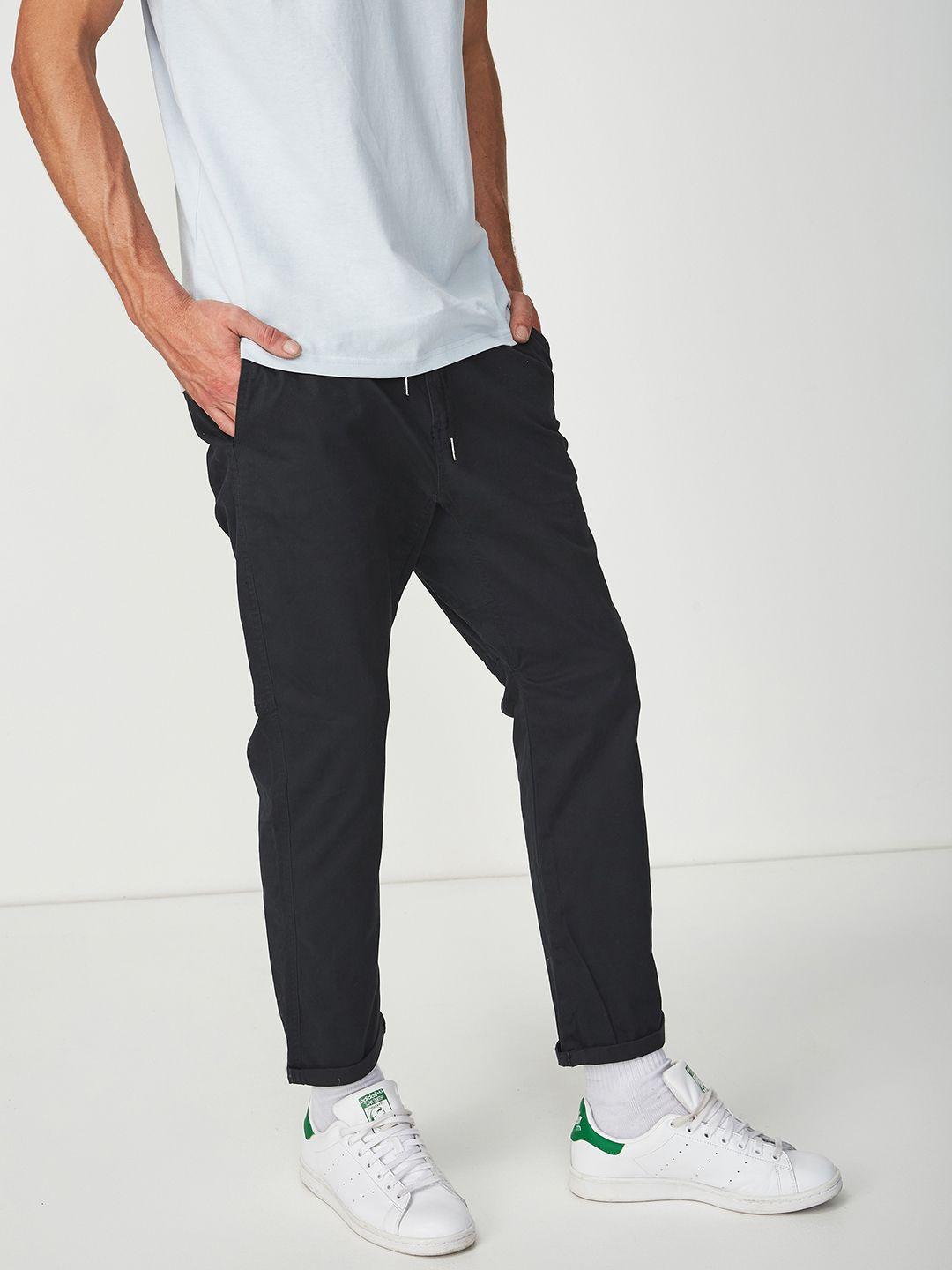 cotton-on-men-black-regular-fit-solid-trousers