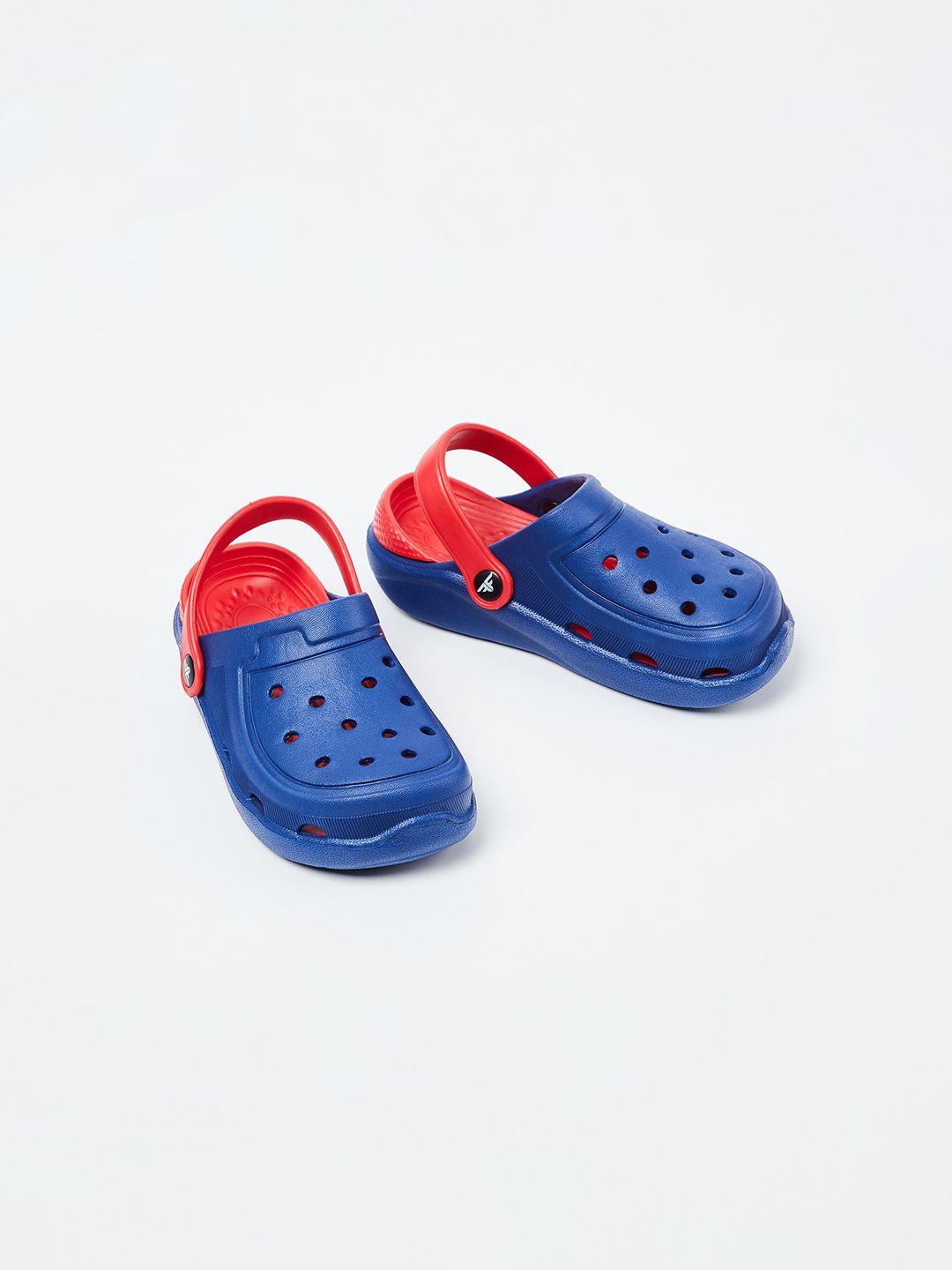 fame-forever-by-lifestyle-boys-navy-blue-&-red-solid-clogs