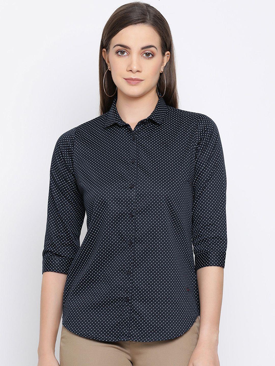 crimsoune-club-women-black-&-white-slim-fit-printed-casual-shirt