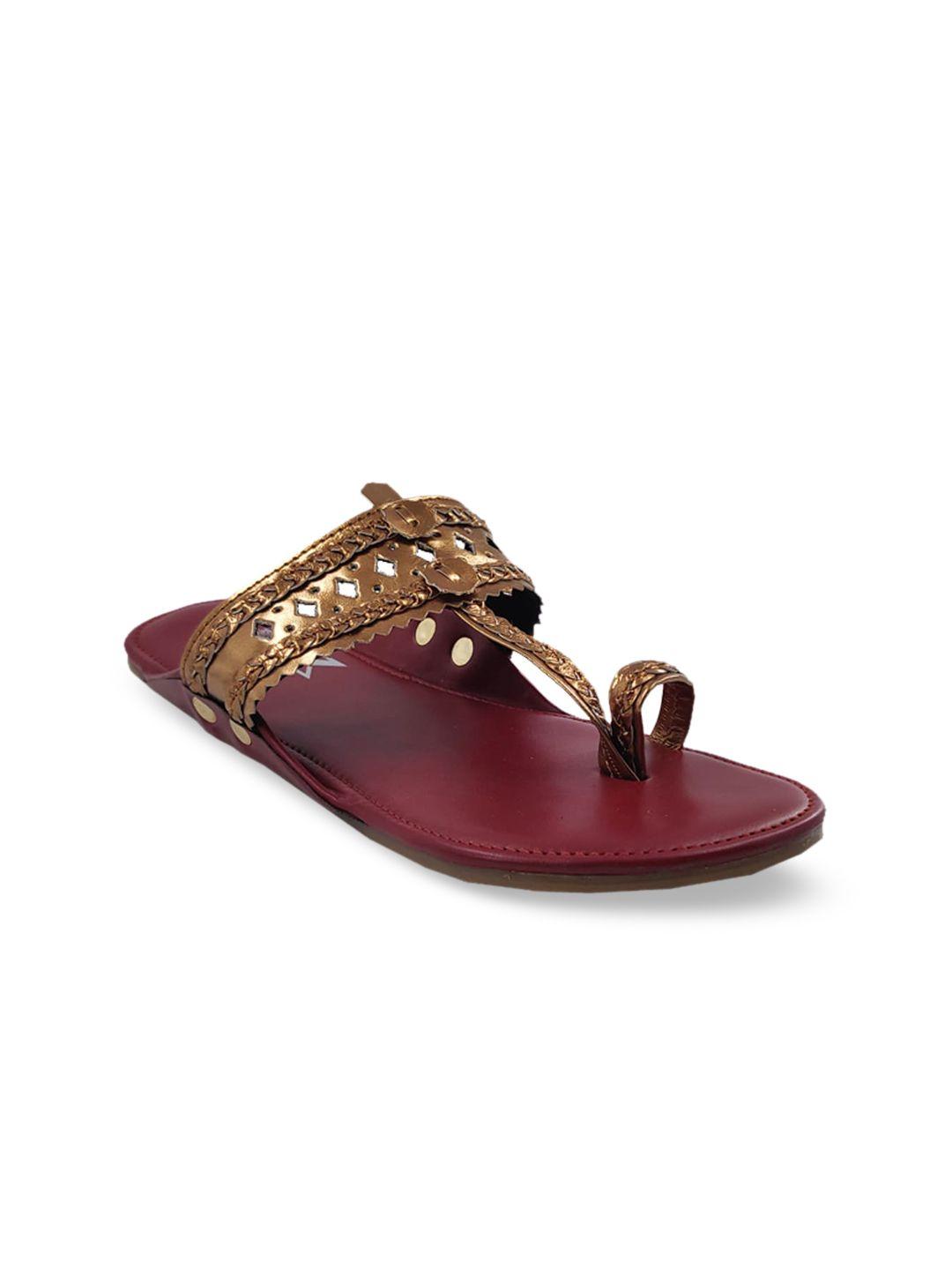 the-madras-trunk-women-brown-textured-leather-one-toe-flats