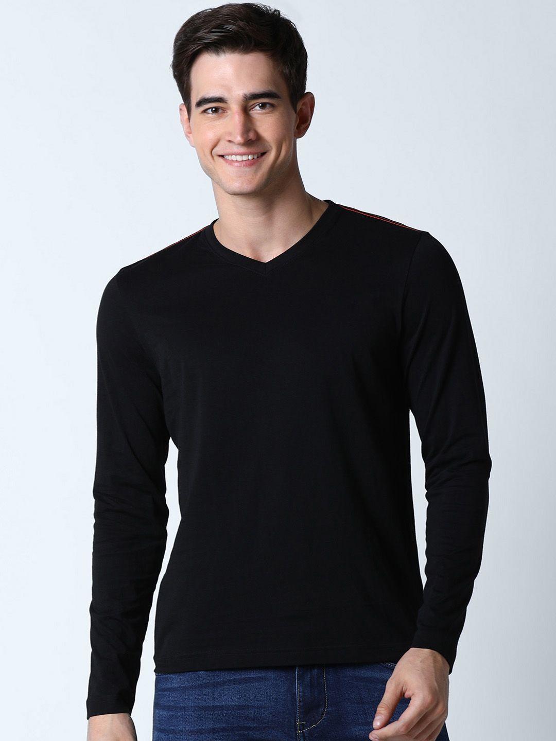 huetrap-men-black-solid-v-neck-t-shirt