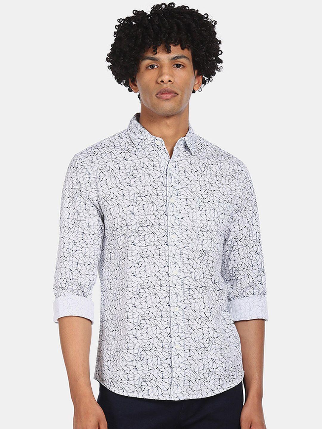 cherokee-men-white-&-navy-blue-regular-fit-printed-cotton-casual-shirt