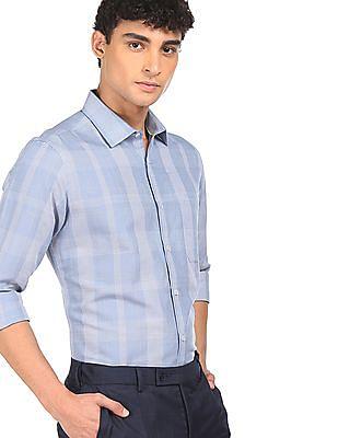 men-blue-spread-collar-check-formal-shirt