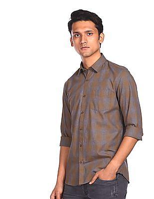 men-brown-spread-collar-check-casual-shirt