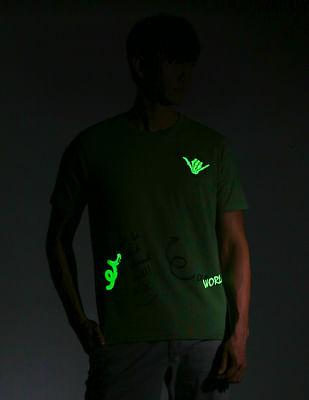 graphic-print-glow-in-the-dark-t-shirt