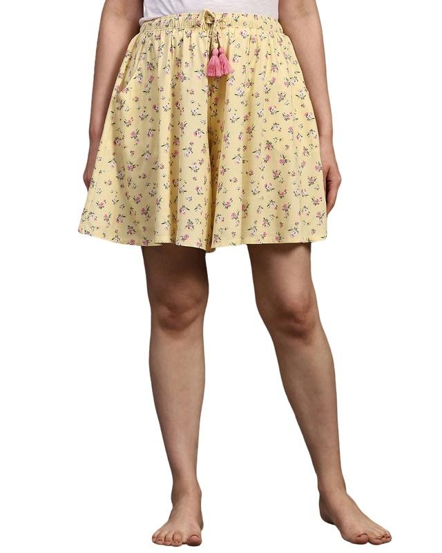 women's-yellow-floral-printed-loose-comfort-fit-skorts