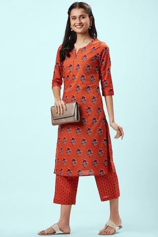 red-printed-ethnic-round-neck-3/4th-sleeves-knee-length-women-regular-fit-kurta-pant-set