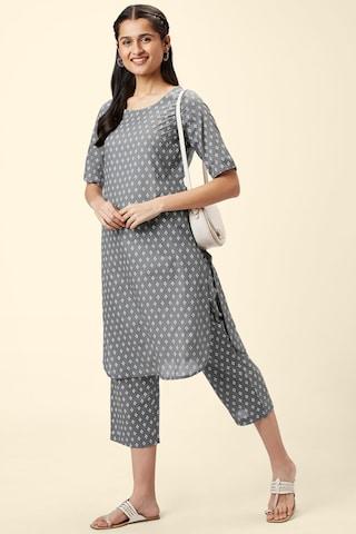 charcoal-printed-ethnic-round-neck-elbow-sleeves-knee-length-women-regular-fit-kurta-pant-set