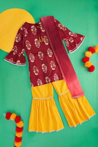 maroon-print-ethnic-round-neck-3/4th-sleeves-knee-length-girls-regular-fit-pant-kurta-dupatta-set