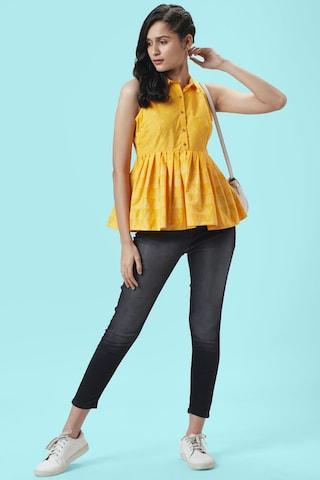 yellow-printed-casual-sleeveless-regular-collar-women-flared-fit-top