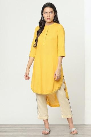 yellow-solid-casual-3/4th-sleeves-band-collar-women-regular-fit-tunic