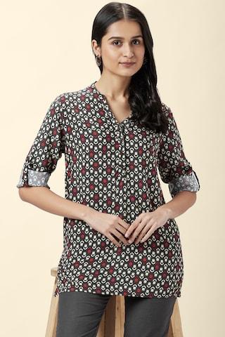 charcoal-printed-casual-3/4th-sleeves-mandarin-women-regular-fit-tunic