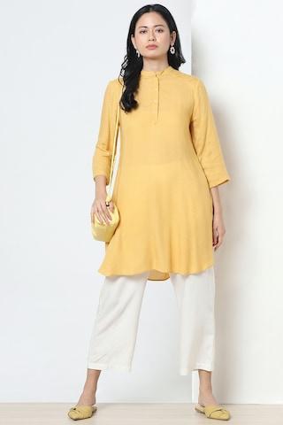 yellow-self-design-casual-3/4th-sleeves-band-collar-women-regular-fit-tunic