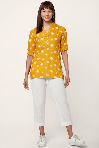 yellow-printed-casual-3/4th-sleeves-band-collar-women-regular-fit-tunic