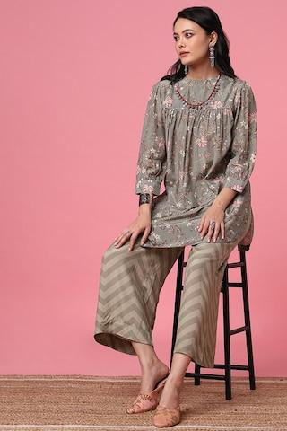 green-printed-casual-3/4th-sleeves-round-neck-women-flared-fit-tunic