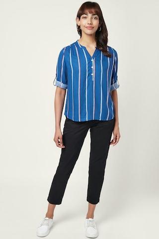 medium-blue-printed-casual-3/4th-sleeves-v-neck-women-comfort-fit-top