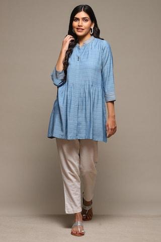 light-blue-solid-casual-3/4th-sleeves-mandarin-women-straight-fit-tunic