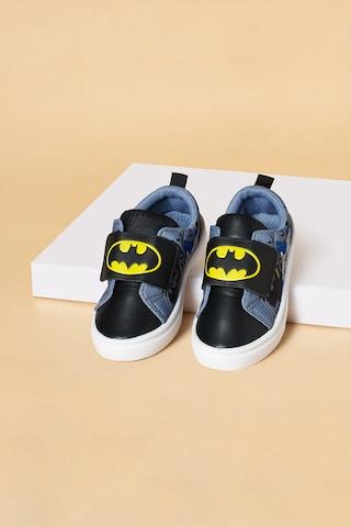 black-batman-velcro-detail-casual-boys-character-shoes