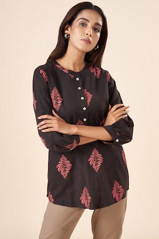 charcoal-print-casual-3/4th-sleeves-mandarin-women-regular-fit--tunic