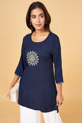 medium-blue-embroidered-casual-3/4th-sleeves-round-neck-women-regular-fit--tunic