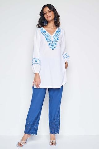 off-white-embroidered-cotton-v-neck-women-straight-fit-tunics